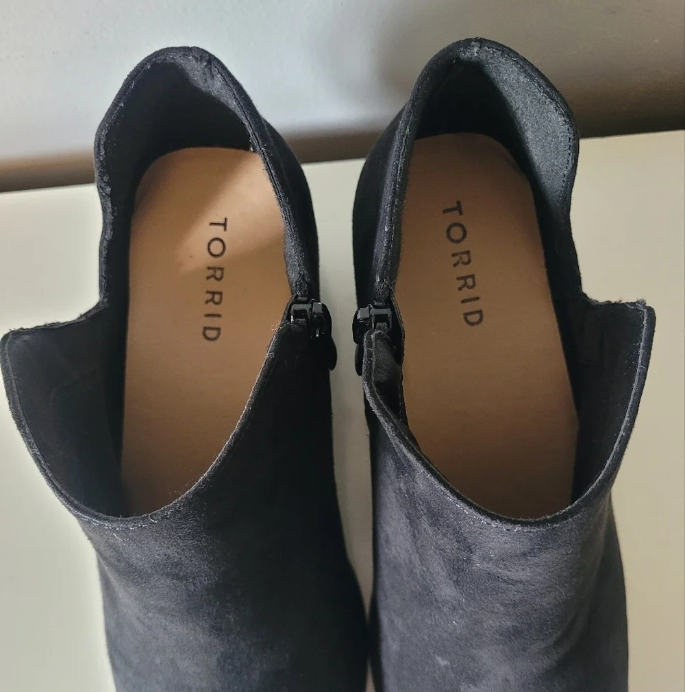 Torrid Black Faux Suede Vcut Bootie, BNWT, Size 6